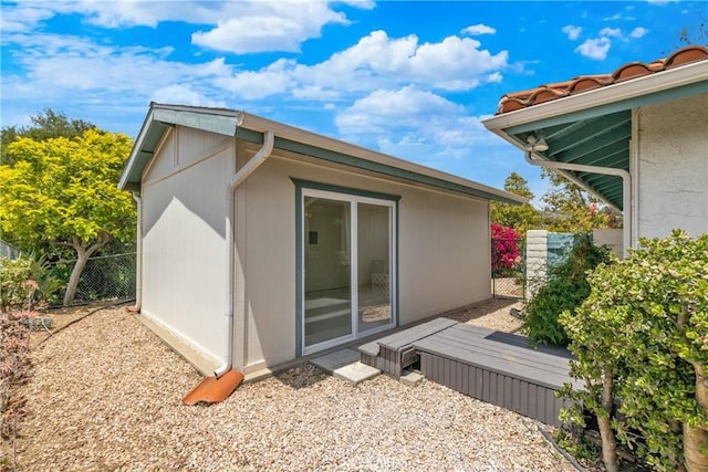 2918 Los Campos Dr, Fallbrook, CA 92028 - view of side of home featuring fence and an outbuilding