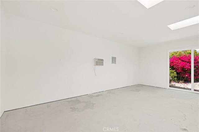 2918 Los Campos Dr, Fallbrook, CA 92028 - unfurnished room with a skylight, concrete flooring, and a wall mounted AC