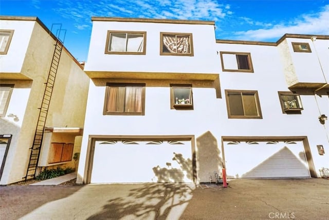 866 W Alondra Blvd, Compton, CA 90220 - townhome / multi-family property featuring an attached garage, concrete driveway, and stucco siding