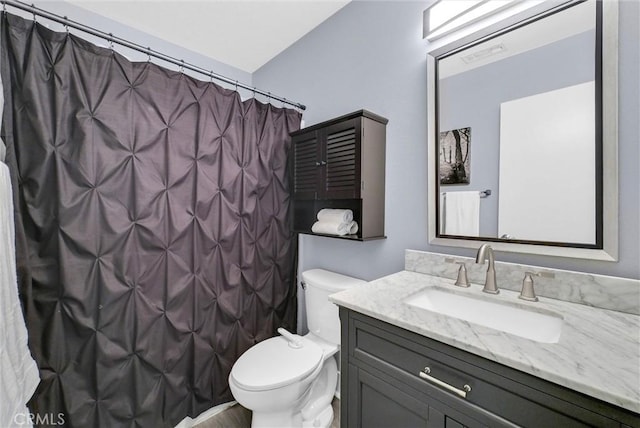 976 Miraflores Dr, Corona, CA 92882 - bathroom with vanity and curtained shower