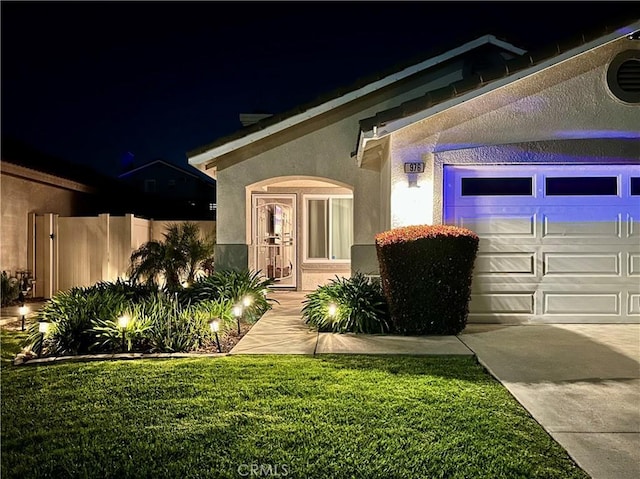 976 Miraflores Dr, Corona, CA 92882 - view of front facade featuring stucco siding and a garage