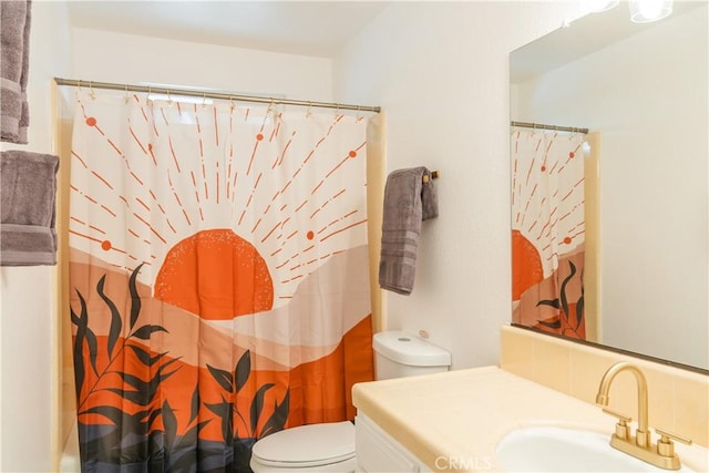 full bathroom featuring toilet, curtained shower, and vanity