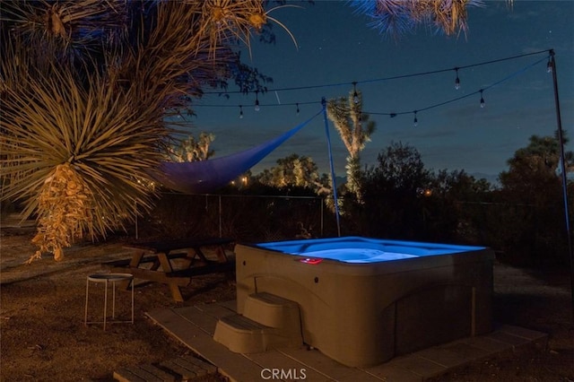 view of yard featuring a hot tub