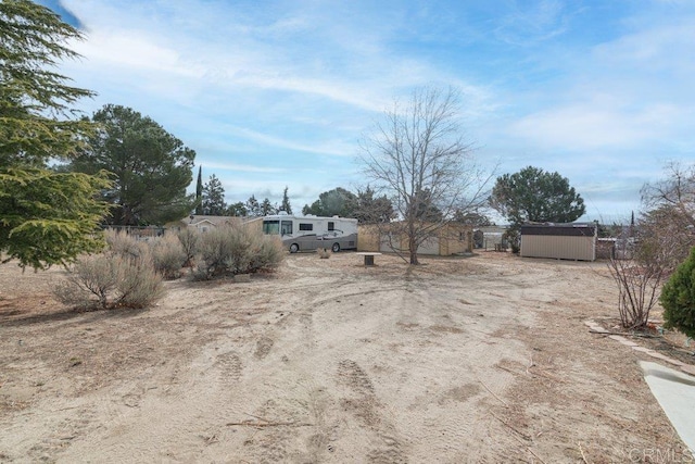 view of yard featuring an outbuilding and a storage unit