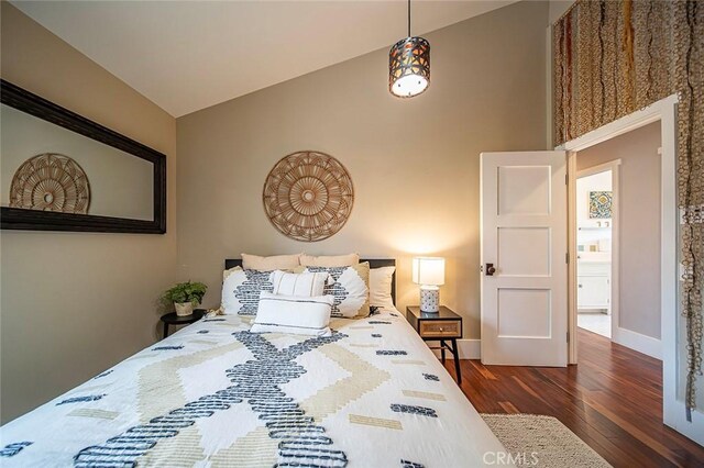 291 Argonne Ave, Long Beach, CA 90803 - bedroom with wood finished floors and high vaulted ceiling