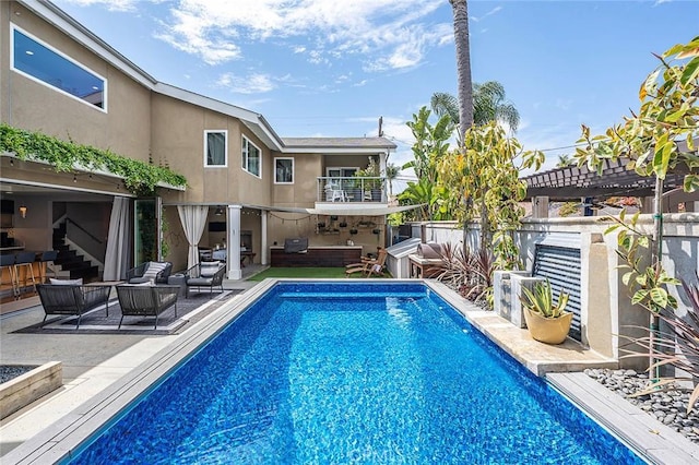 291 Argonne Ave, Long Beach, CA 90803 - swimming pool featuring outdoor lounge area, ceiling fan, a patio area, and a hot tub