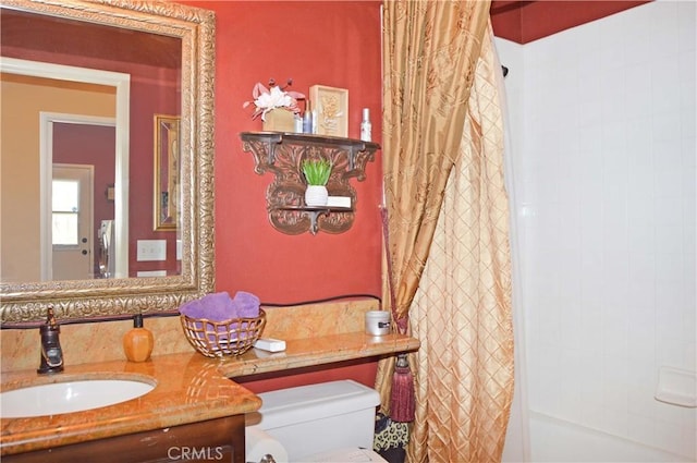 13622 Canyon Crest Rd, Yucaipa, CA 92399 - full bath featuring toilet, curtained shower, and vanity