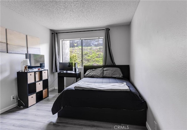 3955 Faircross Pl Unit 48, San Diego, CA 92115 - bedroom featuring light wood finished floors, a textured ceiling, and baseboards