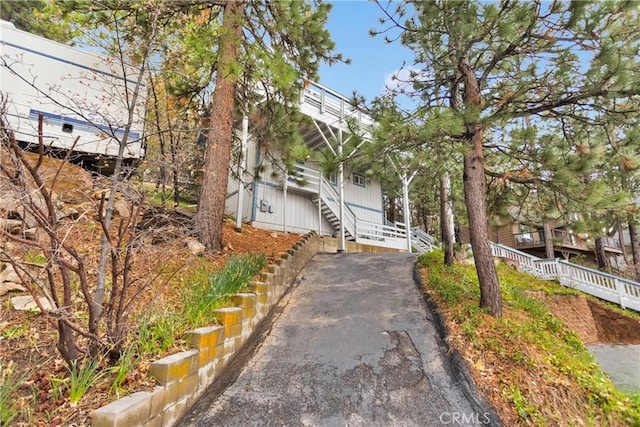 28935 Banff Dr, Lake Arrowhead, CA 92352 - view of front facade with a porch, stairs, and driveway
