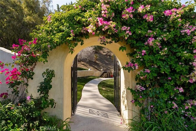 9 Maverick Ln, Bell Canyon, CA 91307 - view of gate