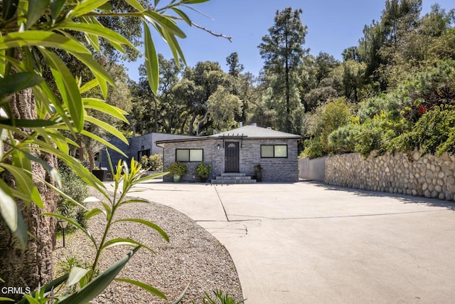view of front of house featuring concrete driveway