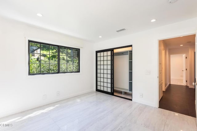 unfurnished bedroom featuring recessed lighting, baseboards, and a closet