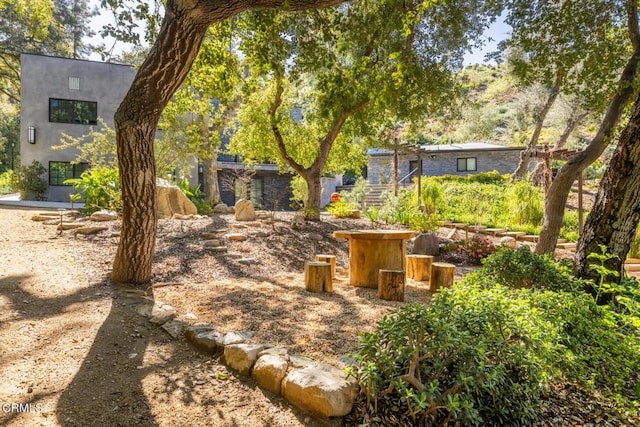 7572 Mcgroarty Ter, Tujunga, CA 91042 - view of yard featuring stairway