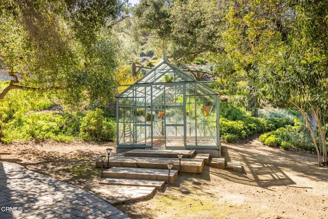 7572 Mcgroarty Ter, Tujunga, CA 91042 - surrounding community featuring a greenhouse and an outbuilding