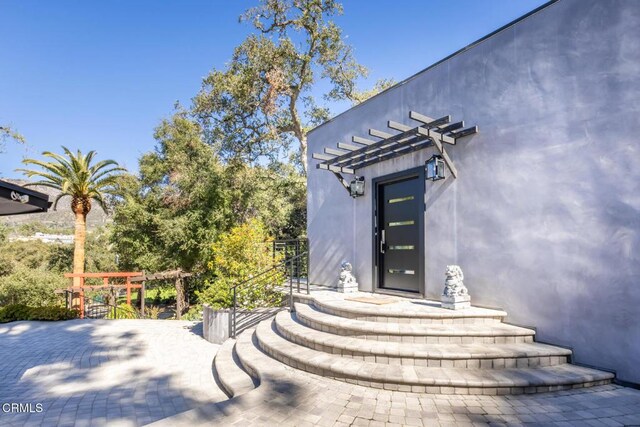 7572 Mcgroarty Ter, Tujunga, CA 91042 - entrance to property with a pergola