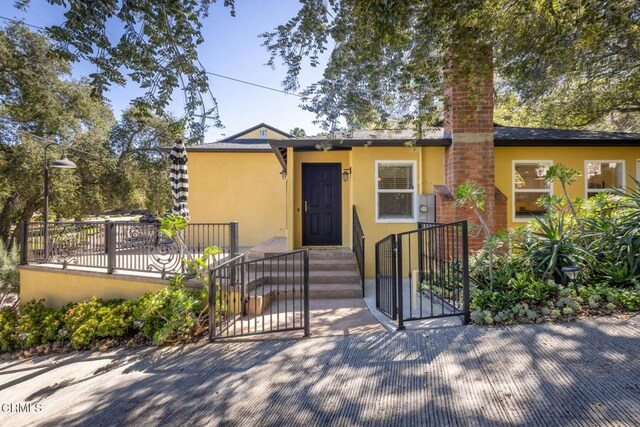 7580 Mcgroarty Ter, Tujunga, CA 91042 - bungalow with a gate, stucco siding, and fence