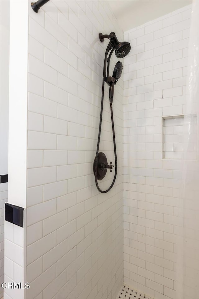 7580 Mcgroarty Ter, Tujunga, CA 91042 - bathroom with tiled shower