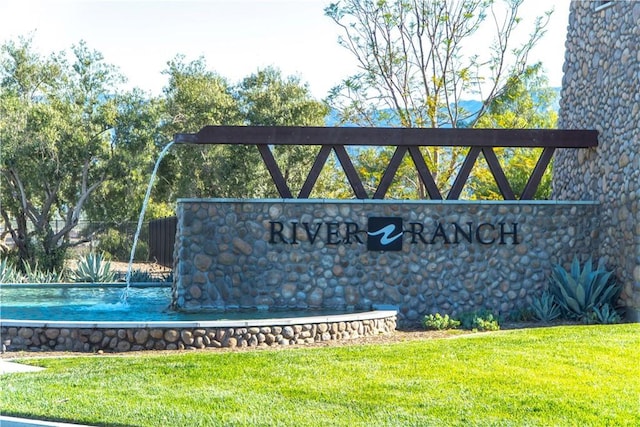 2373 Crater Ave, Rialto, CA 92377 - community sign with a yard