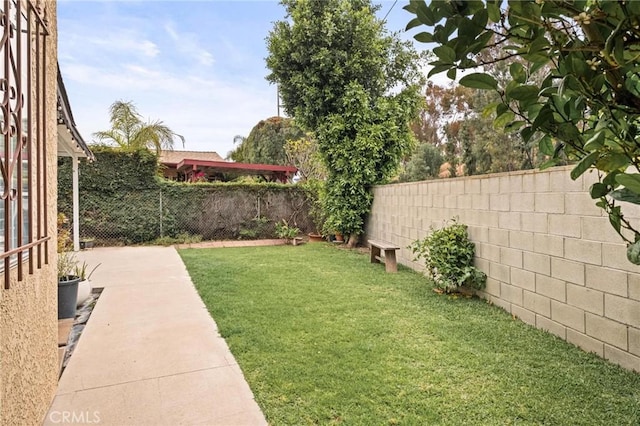 5048 W 121st St, Hawthorne, CA 90250 - view of yard featuring a patio
