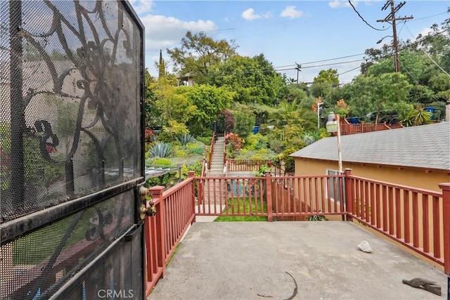 641 Sunnyhill Dr, Los Angeles, CA 90065 - view of patio / terrace