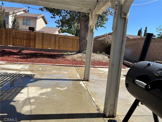 5314 Carlo Ct, Palmdale, CA 93552 - fenced backyard featuring a grill and a patio