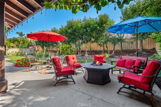 31271 Via Fajita, San Juan Capistrano, CA 92675 - fenced backyard with a fire pit and a patio