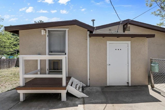 124246 Willowside, Alpine, CA 91901 - back of house with stucco siding and fence