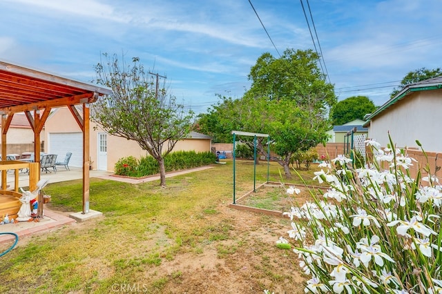 view of yard featuring a patio area