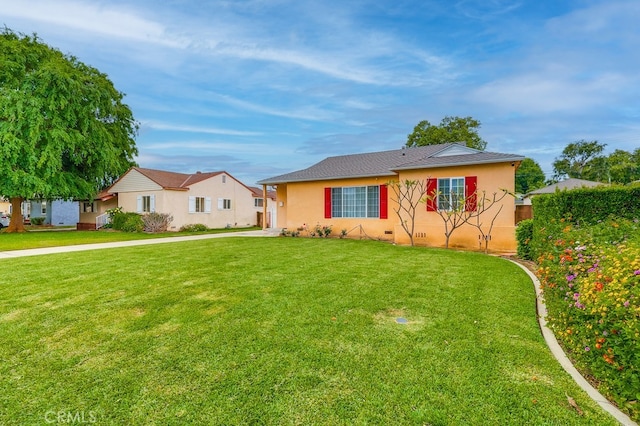 view of front of home featuring stucco siding and a front lawn