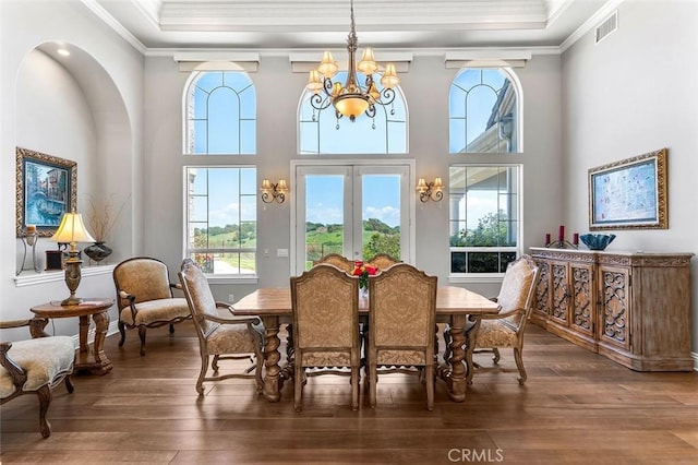 41653 Oak Trail Ct, Murrieta, CA 92562 - dining space featuring a chandelier, ornamental molding, wood-type flooring, and a high ceiling