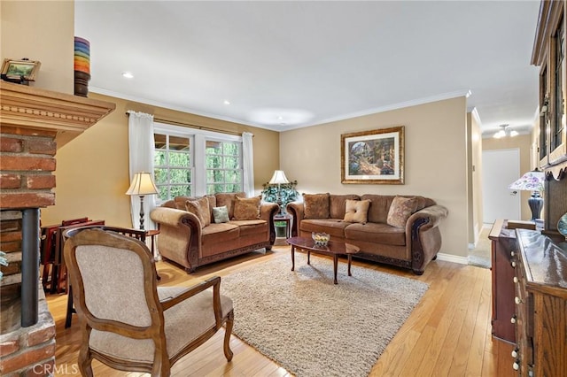 living room with crown molding, light wood-type flooring, baseboards, and recessed lighting