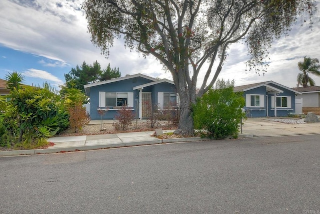 3113 Buena Hills Dr, Oceanside, CA 92056 - bungalow-style house featuring stucco siding