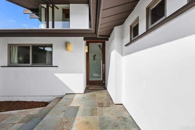 view of exterior entry with stucco siding