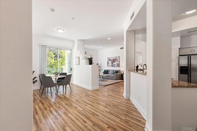 12370 Carmel Country Rd Unit 305, San Diego, CA 92130 - dining room with light wood-style flooring, baseboards, and recessed lighting