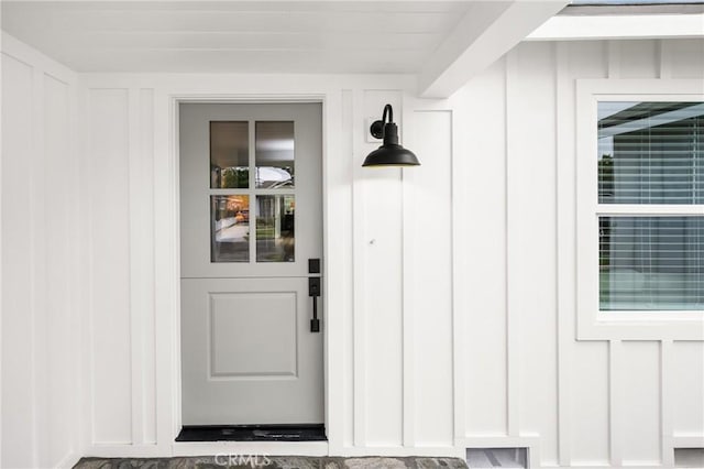 2153 Stanbridge Ave, Long Beach, CA 90815 - entrance to property featuring board and batten siding