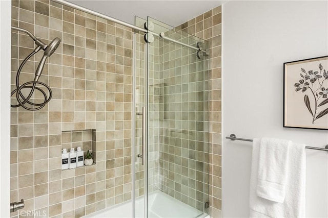 2153 Stanbridge Ave, Long Beach, CA 90815 - bathroom featuring tiled shower