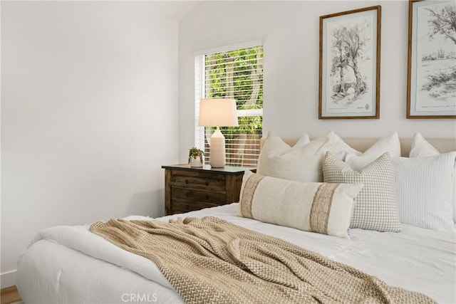 2153 Stanbridge Ave, Long Beach, CA 90815 - bedroom featuring lofted ceiling