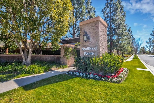 6 Heatherwood, Irvine, CA 92620 - community sign featuring a lawn