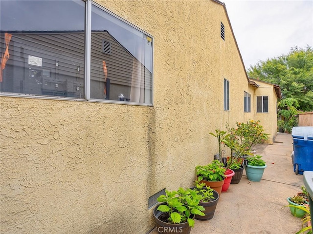 1234 N Ontario St, Burbank, CA 91505 - view of side of property with stucco siding and a patio area