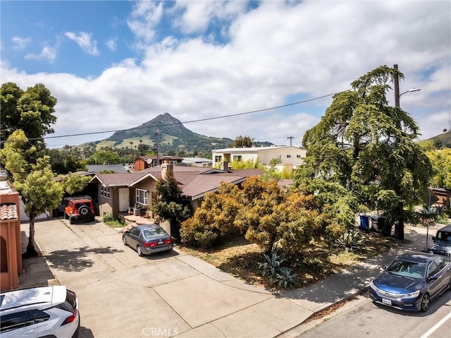 view of front facade with a mountain view and driveway