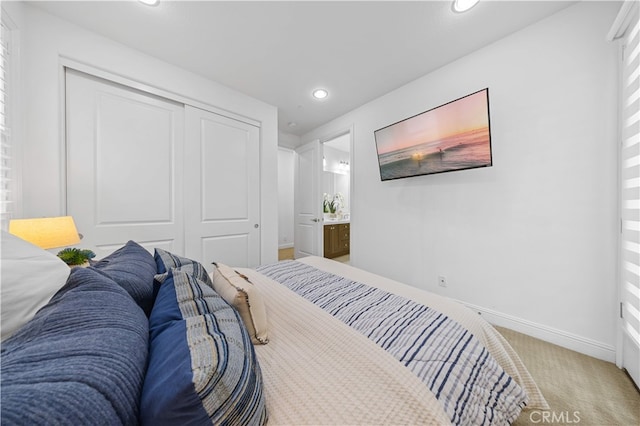 bedroom featuring light colored carpet, baseboards, recessed lighting, and a closet