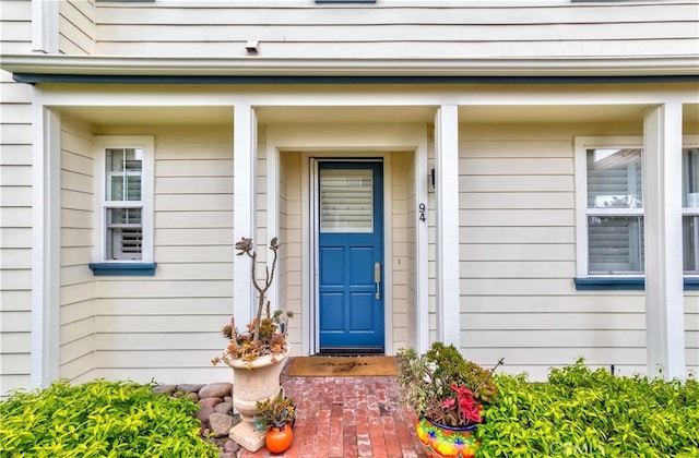 property entrance featuring covered porch