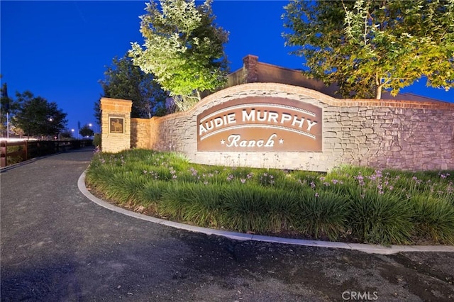 view of community / neighborhood sign
