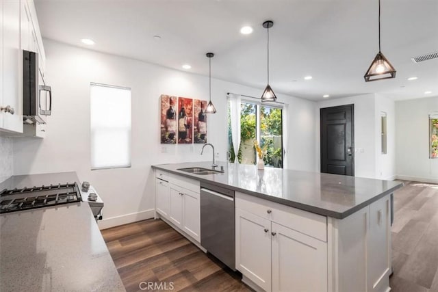 177 Frame, Irvine, CA 92618 - kitchen with stainless steel appliances, a sink, a peninsula, recessed lighting, and baseboards