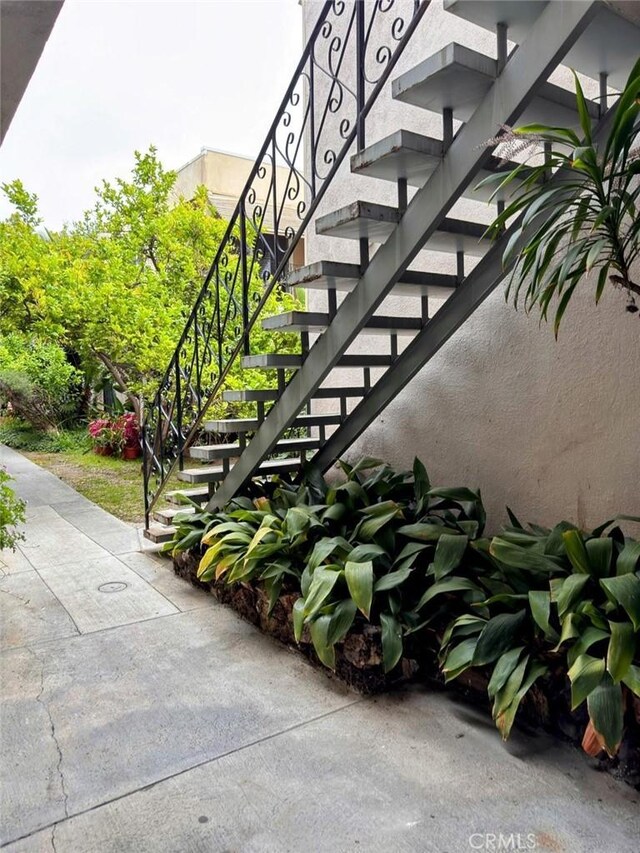 1600 N Hobart Blvd Unit 16, Los Angeles, CA 90027 - view of stairs