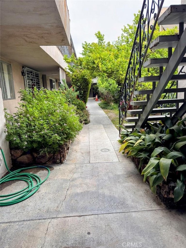 1600 N Hobart Blvd Unit 16, Los Angeles, CA 90027 - exterior space featuring stairway