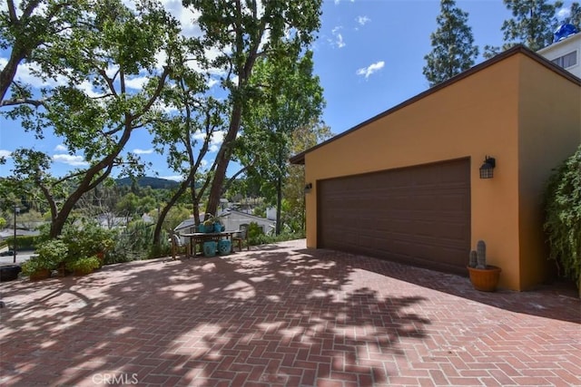 4950 Campo Rd, Woodland Hills, CA 91364 - garage with decorative driveway