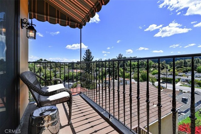 4950 Campo Rd, Woodland Hills, CA 91364 - view of balcony