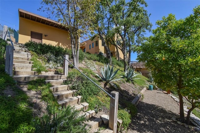 4950 Campo Rd, Woodland Hills, CA 91364 - view of yard with stairs