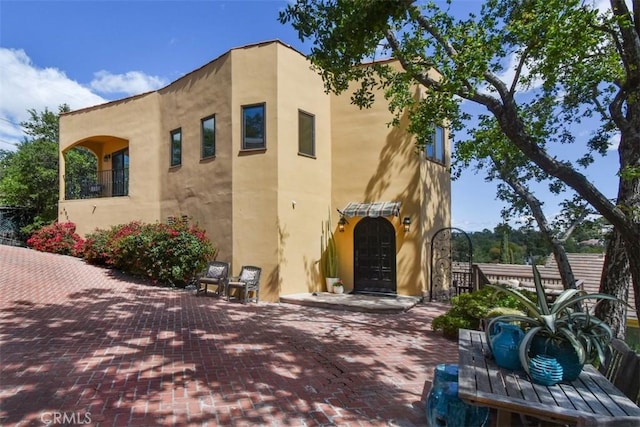 4950 Campo Rd, Woodland Hills, CA 91364 - view of home's exterior with stucco siding
